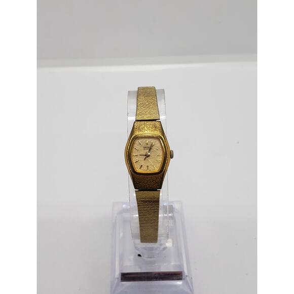 Seiko women\'s watch. gold face. 4N01-5021 R, 642548